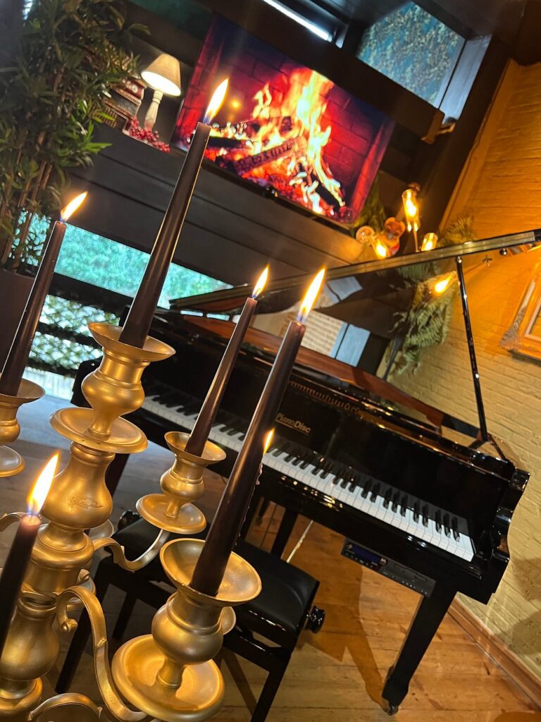 piano ()